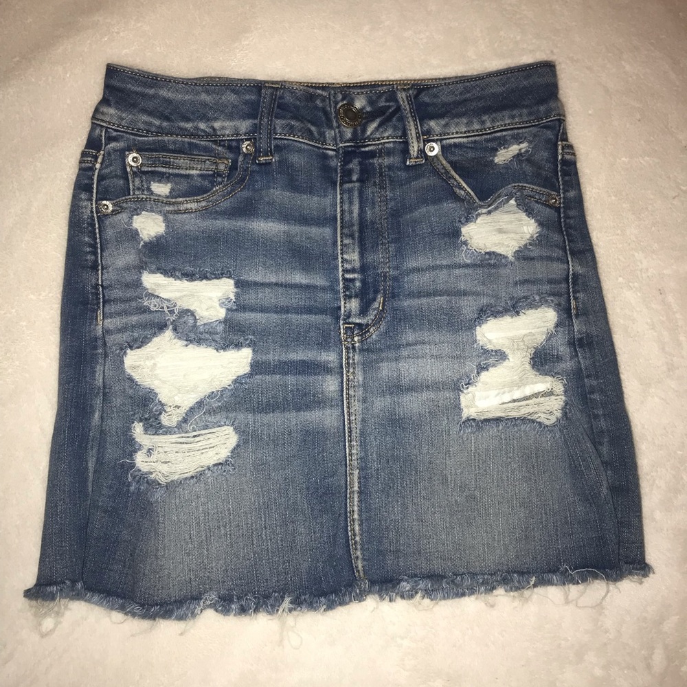 American Eagle Distressed mini skirt. Size 6